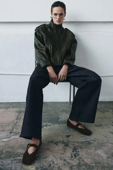 Замшевые балетки с пряжкой