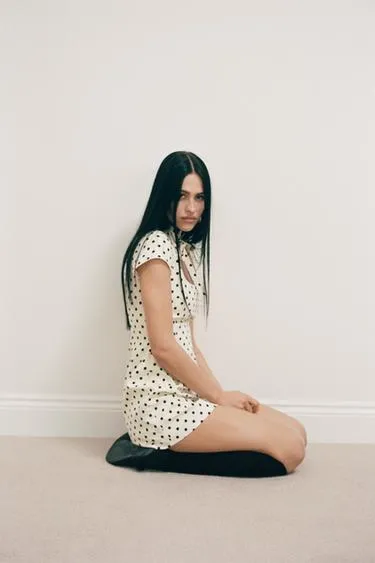 Короткое платье в горошек с завязками- Заказать в России