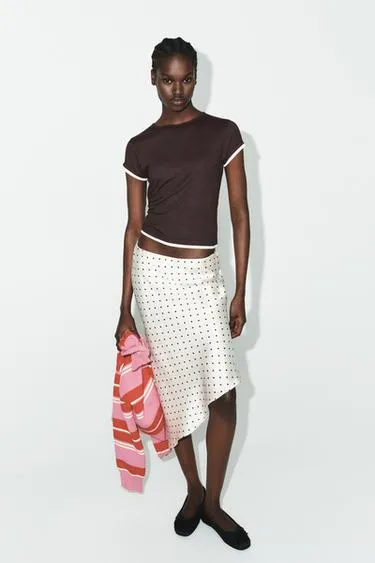 Футболка с контрастными деталями