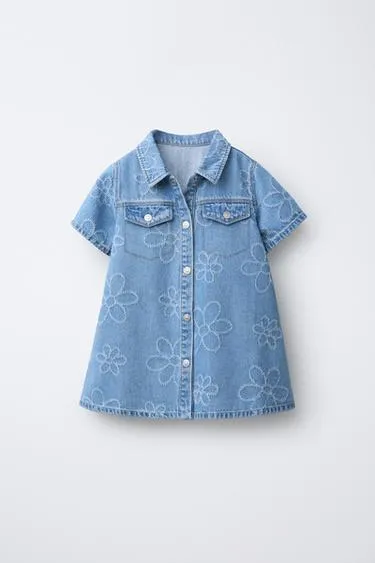 Джинсовое платье с цветочным узором