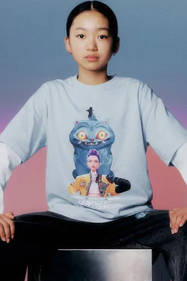 Футболка с принтом KPOP DEMON HUNTERS™ NETFLIX ©- Заказать в России