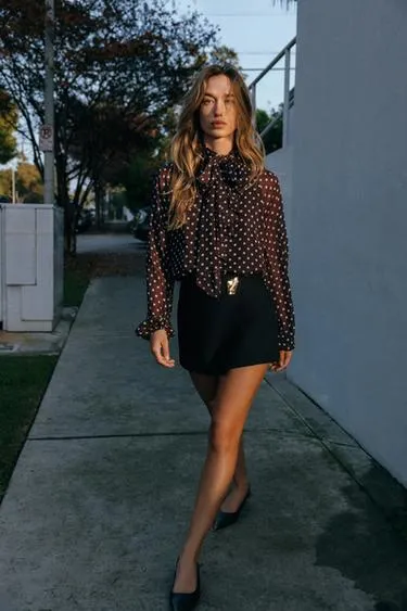 Блуза в горошек с бантом- Заказать в России