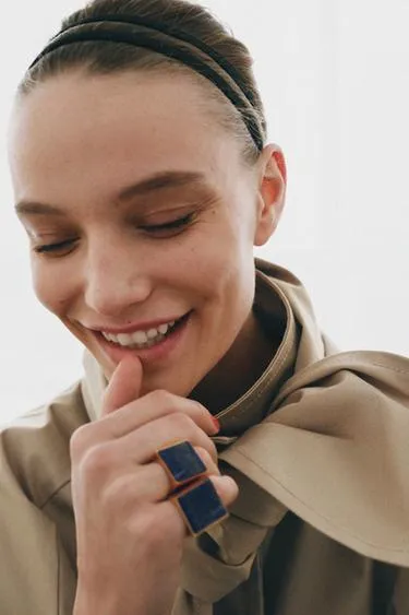 Золотое кольцо с камнем- Заказать в России