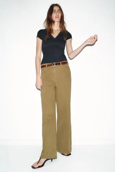 Футболка с V-образным вырезом- Заказать в России