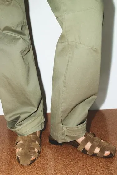 Сандалии из замши с ремешками