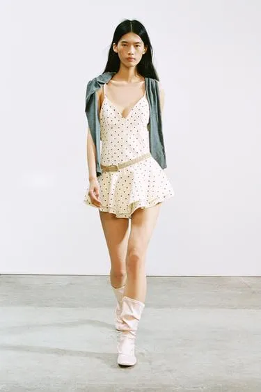 Короткий комбинезон в горошек- Заказать в России