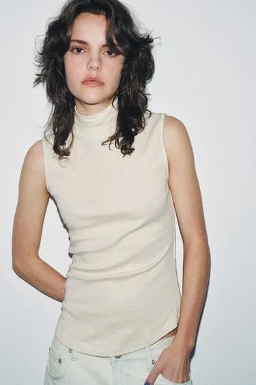 Футболка с воротником-стойкой- Заказать в России