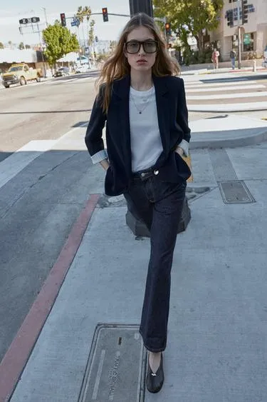 Блейзер с завернутыми рукавами и принтованными манжетами