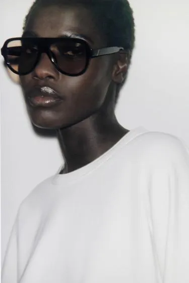 Футболка с рукавами-кейп