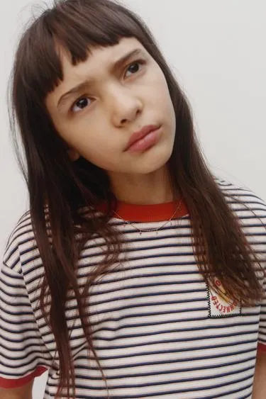 Футболка в полоску с нашивкой