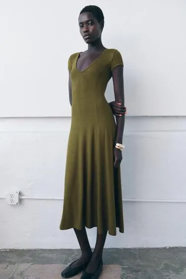 Длинное платье в рубчик