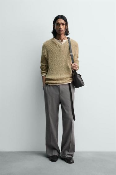 Zara Свитер с неровной структурой и V-образным вырезом купить с доставкой.