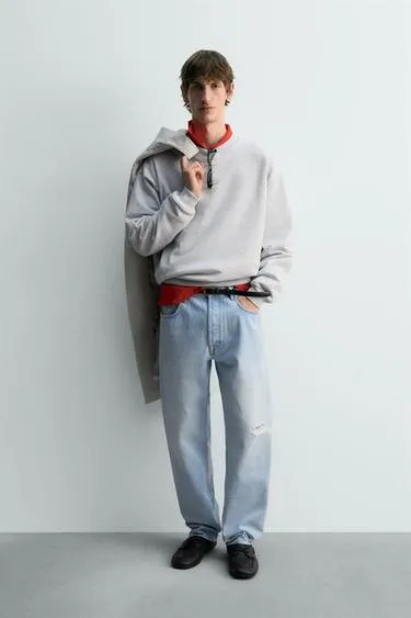 Толстовка классического кроя с круглым вырезом