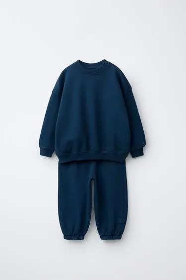 Комплект из толстовки и брюк-джоггеров с нашивкой