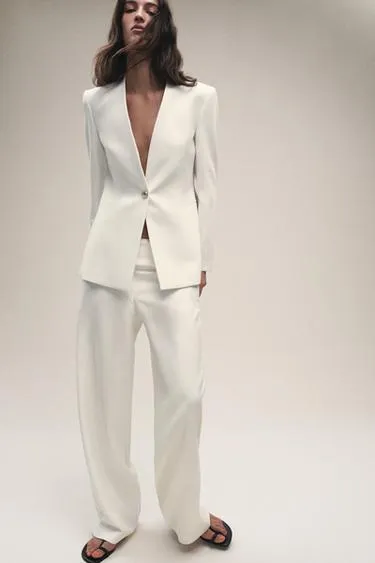 Приталенный блейзер без лацканов