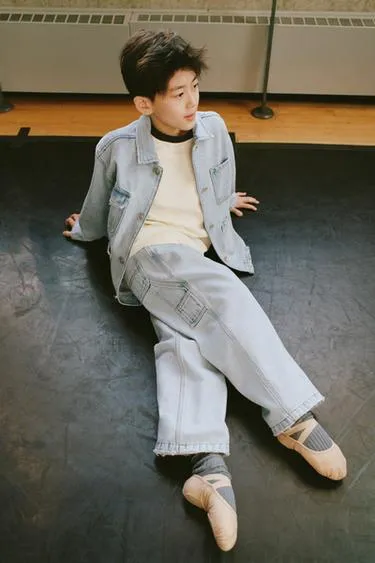 Джинсовая куртка-рубашка с карманами