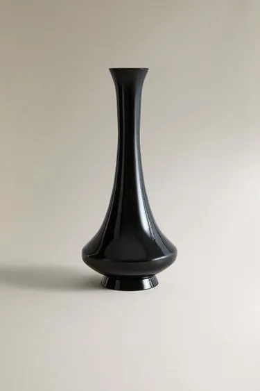 Удлиненная глянцевая ваза
