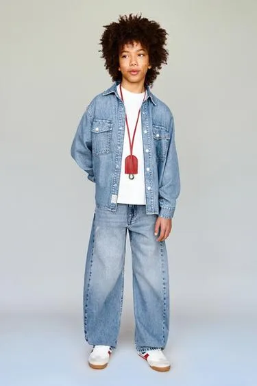 Джинсовая рубашка с карманами