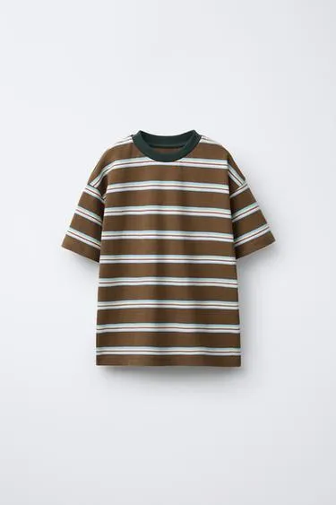 Футболка с принтом в полоску