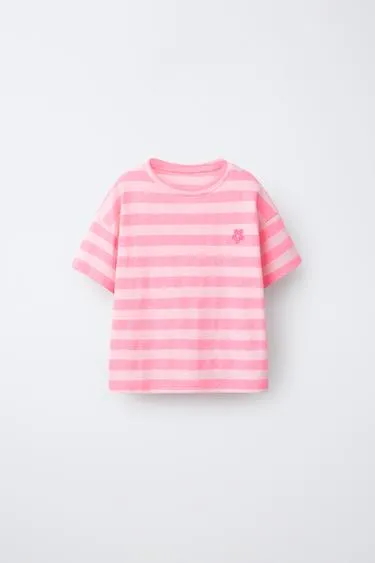 Футболка в полоску с цветочной нашивкой