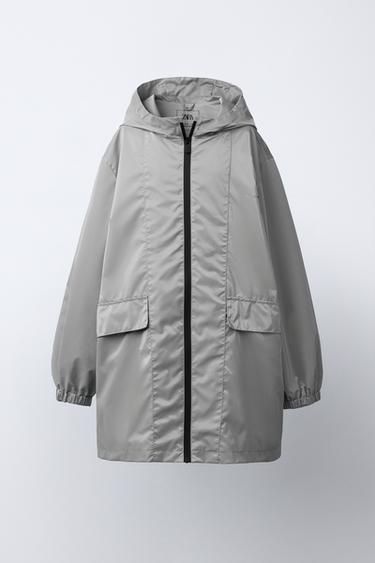 Zara Прорезиненная куртка с капюшоном WATER REPELLENT купить с доставкой.