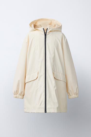 Zara Прорезиненная куртка с капюшоном WATER REPELLENT купить с доставкой.