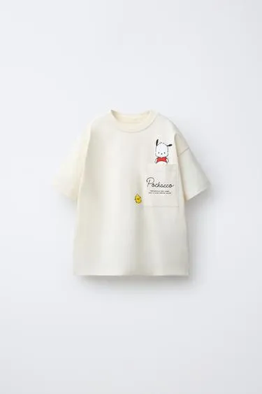 Футболка с карманом Pochacco © Sanrio- Заказать в России