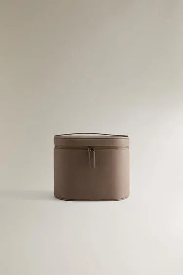 Сумка для косметики из кожи