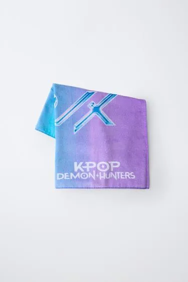 Полотенце «Kpop Demon Hunters» © Netflix- Заказать в России