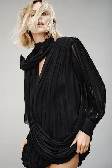 Короткое платье со сборками — коллекция Zara «Zw»- Заказать в России