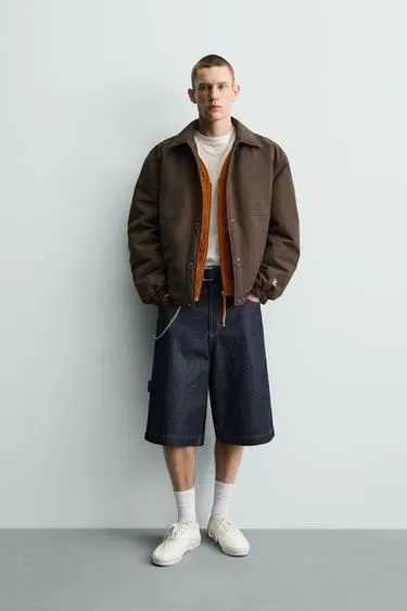 Стеганая куртка из высокотехнологичной ткани с контрастным принтом- Заказать в России