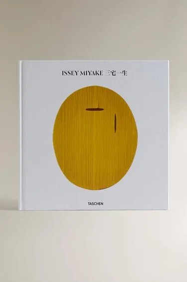 Книга issey miyake на английском языке- Заказать в России