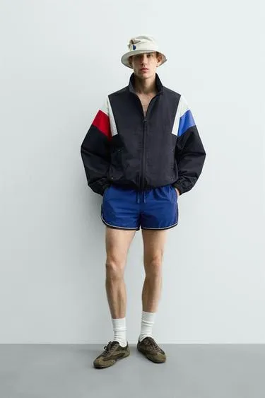 Куртка в стиле ретро из высокотехнологичной ткани Color Block- Заказать в России