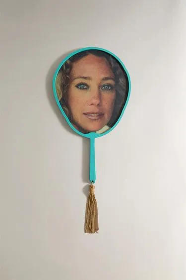 Веер из бумаги с изображением лица marisa berenson