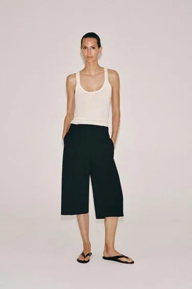 Прямые шорты с защипами — коллекция Zara «Zw»