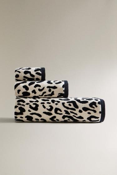Zara Банные полотенце из велюра с анималистичным принтом