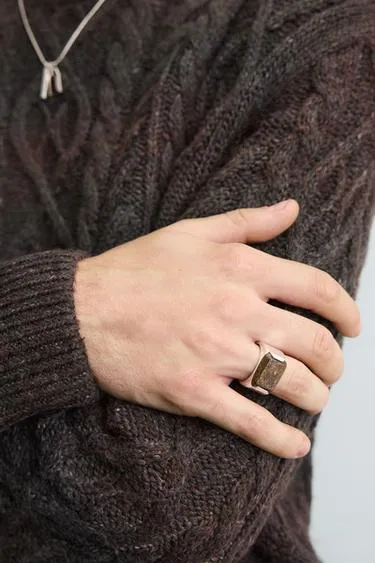 Кольцо с камнем- Заказать в России