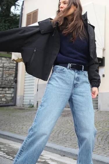 Укороченная куртка с капюшоном