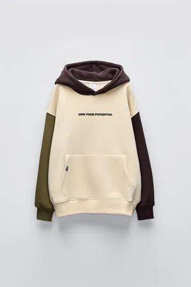 Худи в стиле колор-блок с нашивкой- Заказать в России