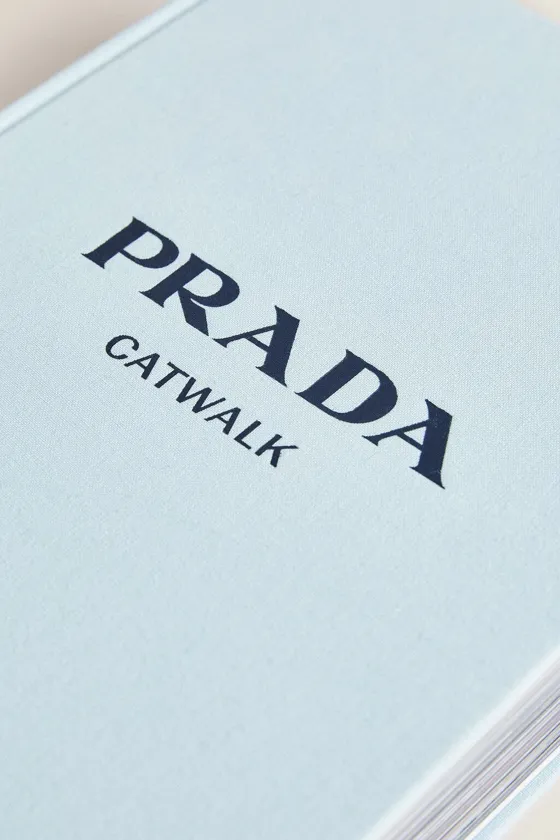 КНИГА ДЛЯ ПОДИУМА PRADA