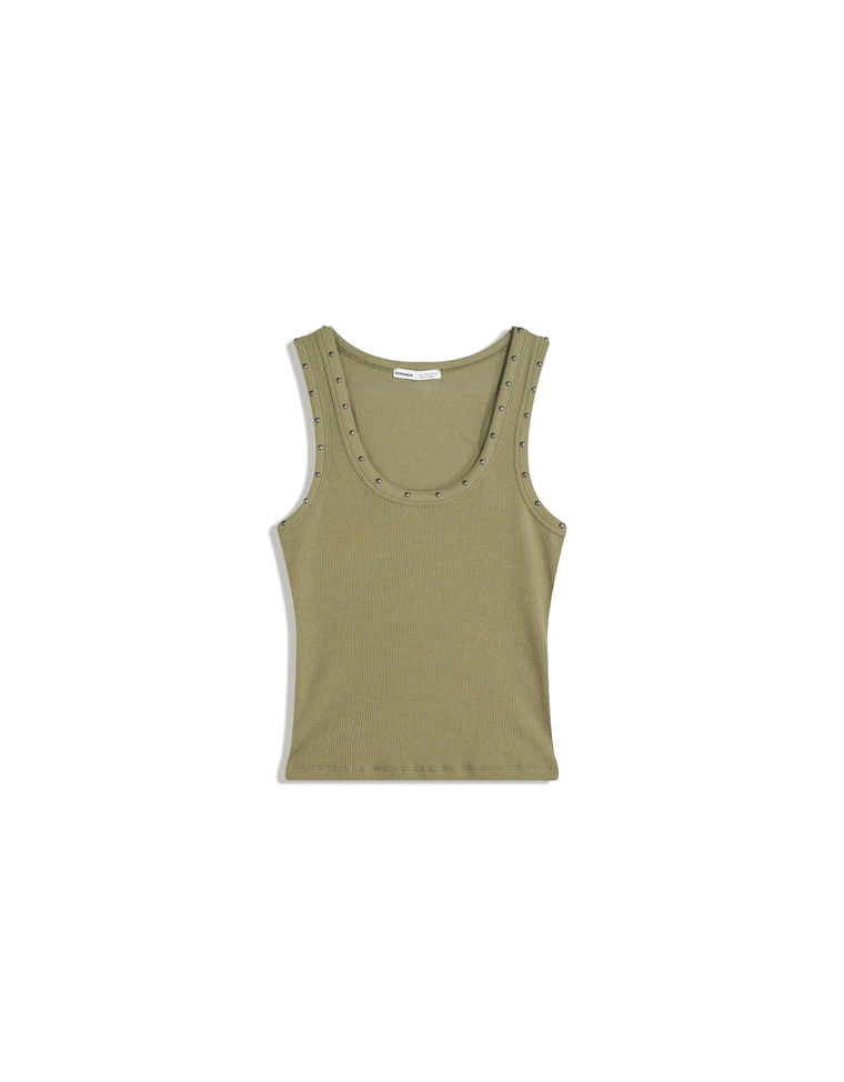 Топ без рукавов с декоративными заклепками