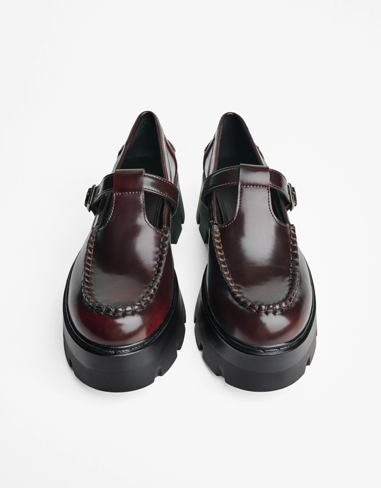 Лоферы на объемной подошве с ремешком