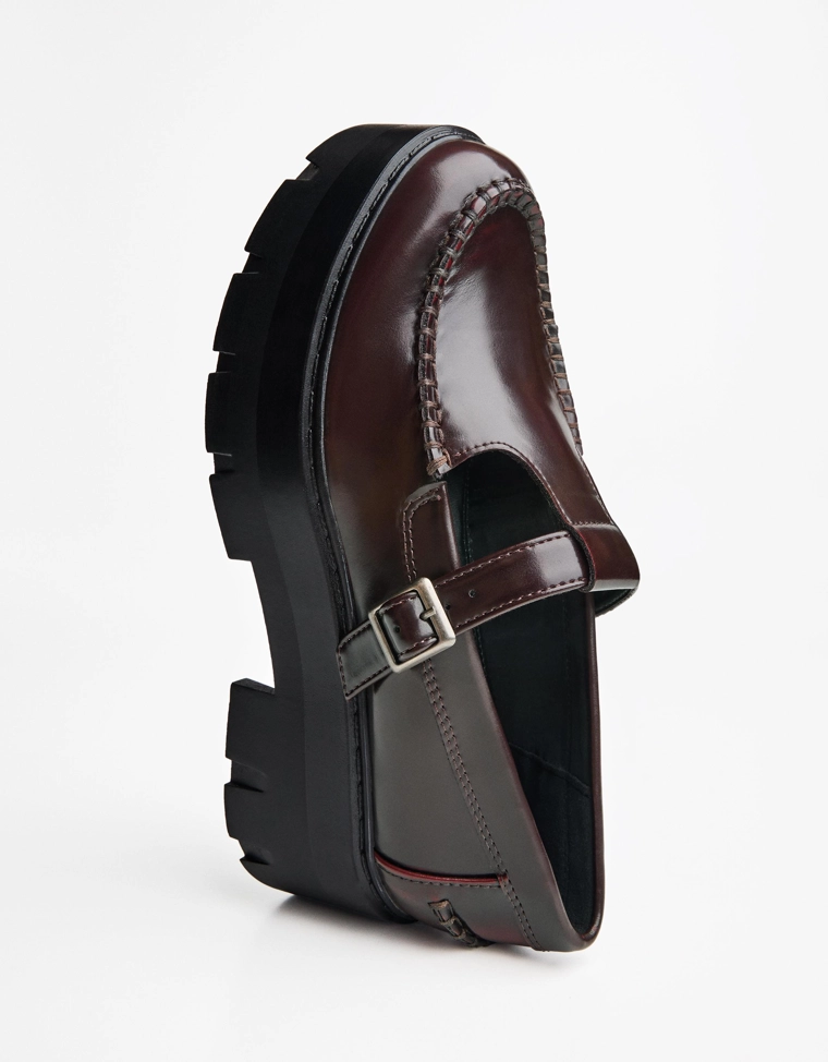 Лоферы на объемной подошве с ремешком