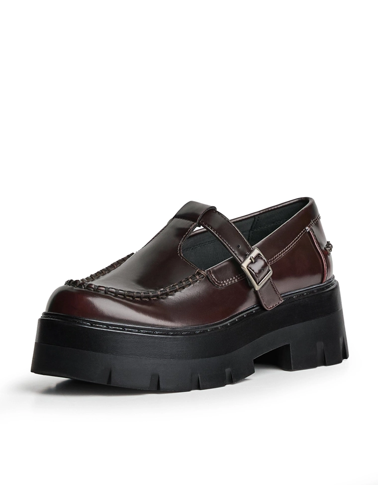 Лоферы на объемной подошве с ремешком