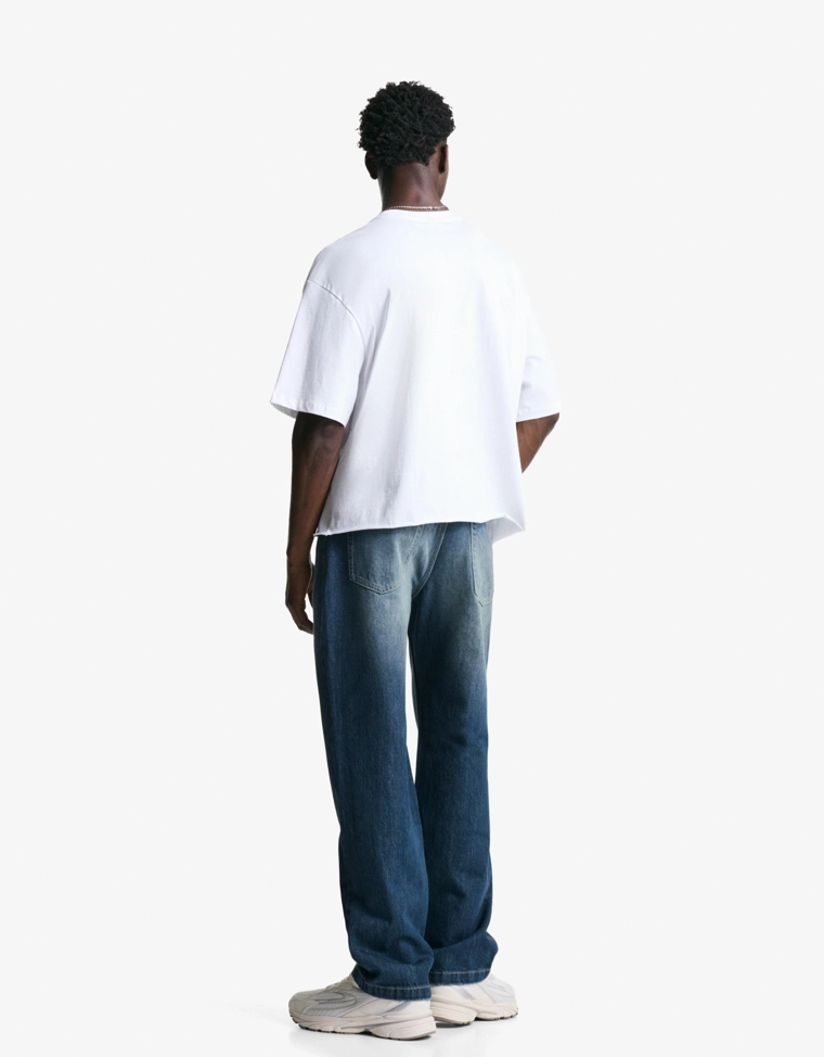 Джинсы свободного кроя с прямыми штанинами