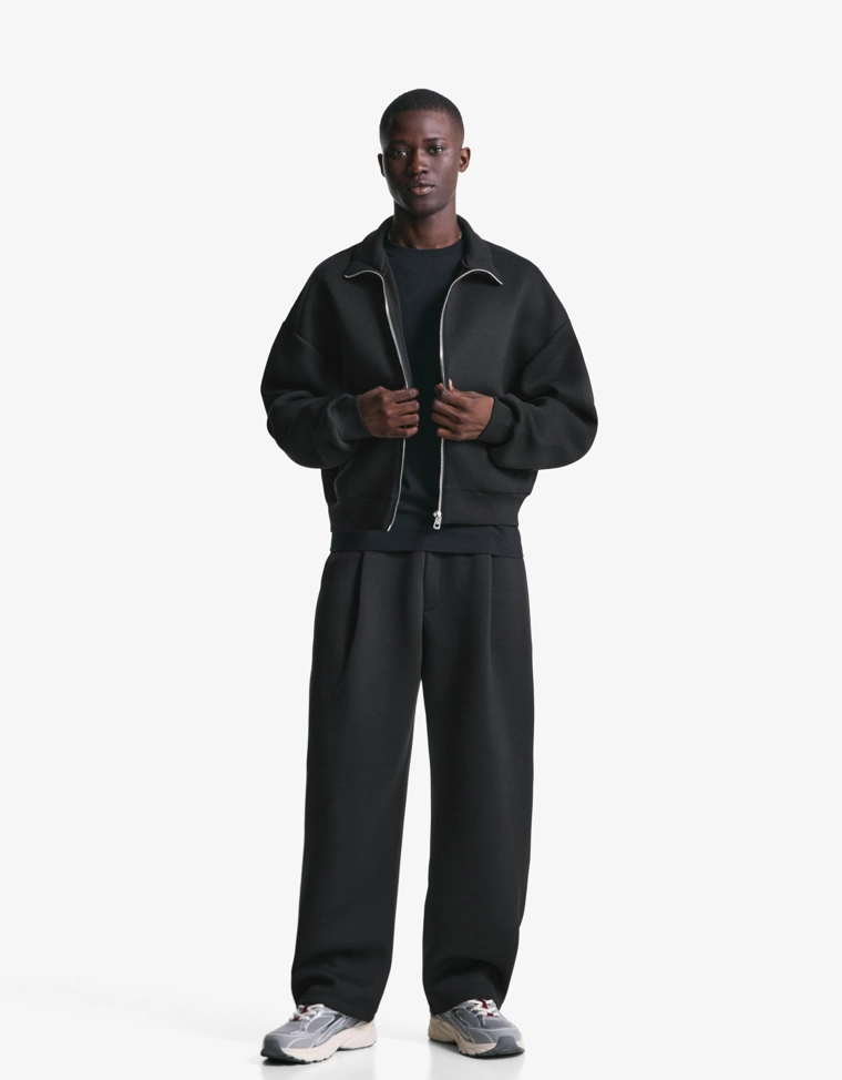 Брюки из высокотехнологичной ткани с защипами