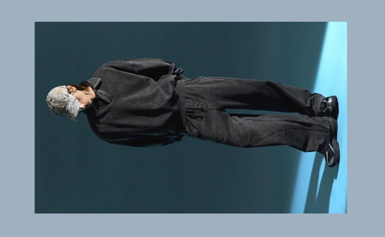 Объемные брюки свободного кроя с эффектом потертости