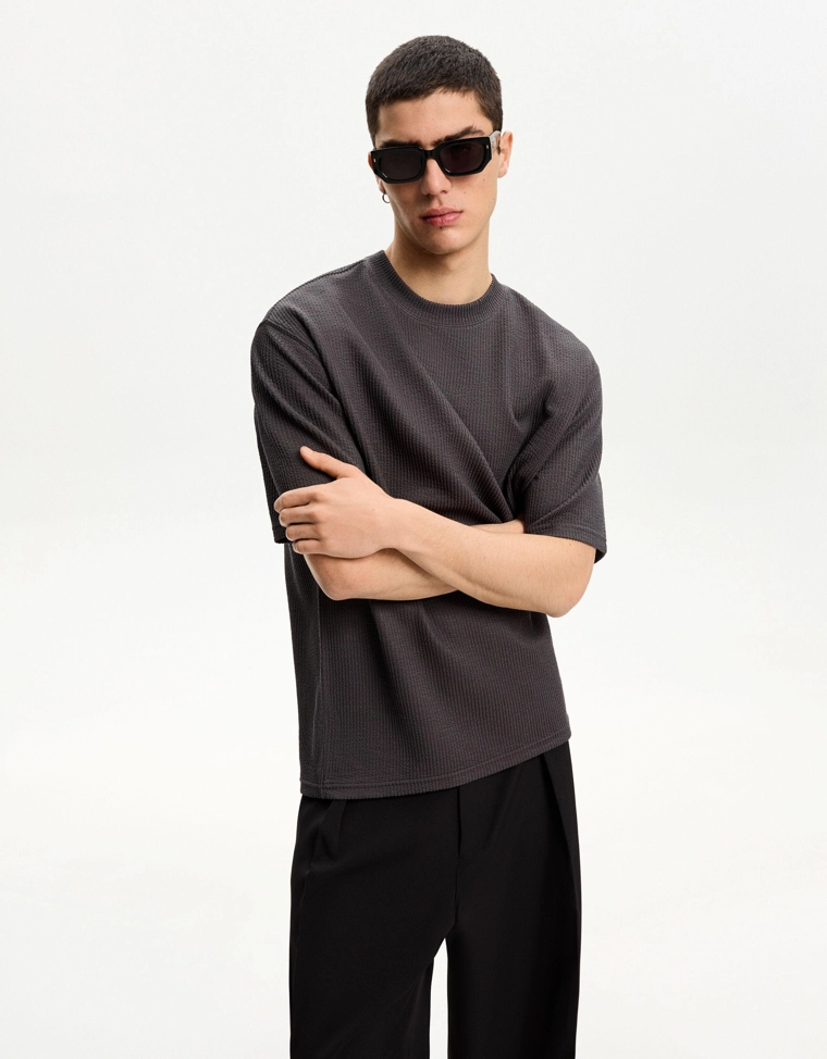 Футболка из жатой ткани