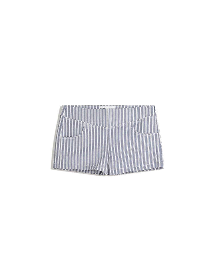 Синяя куртка с молнией