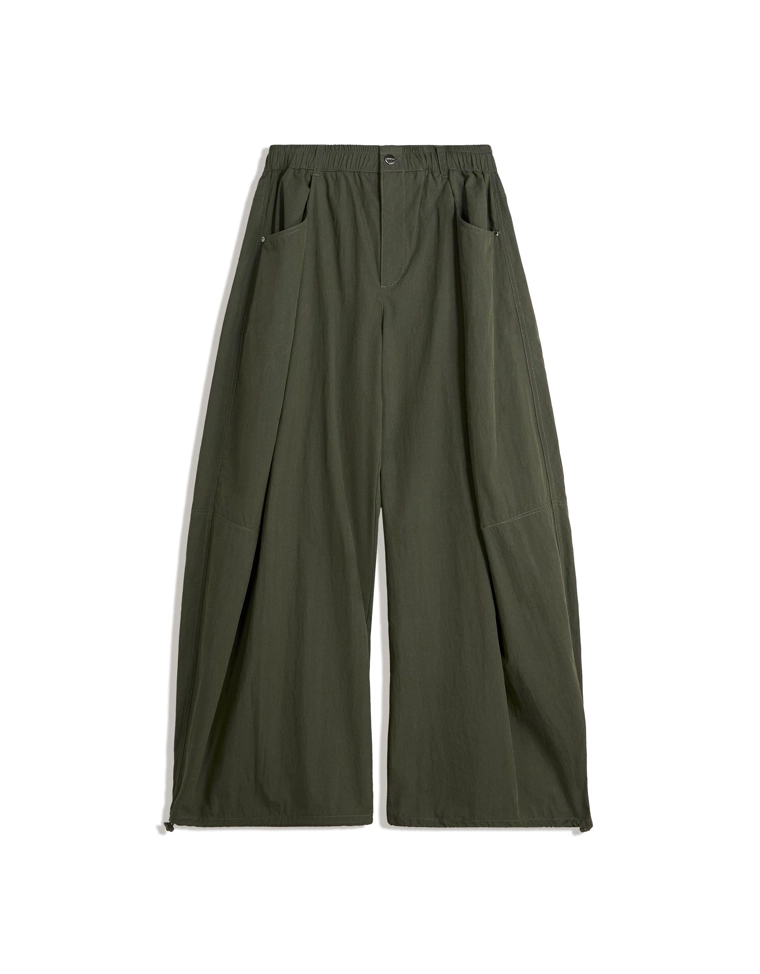 Брюки-бананы из высокотехнологичного материала